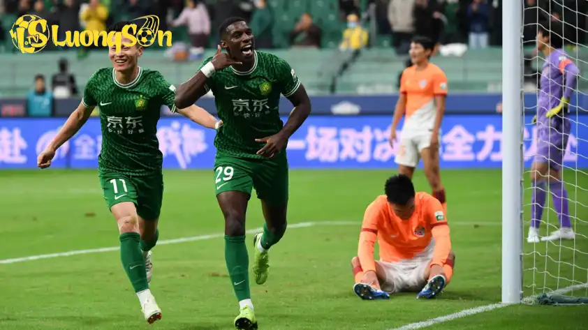 Fabio Abreu đang là chân sút số một của Beijing Guoan.