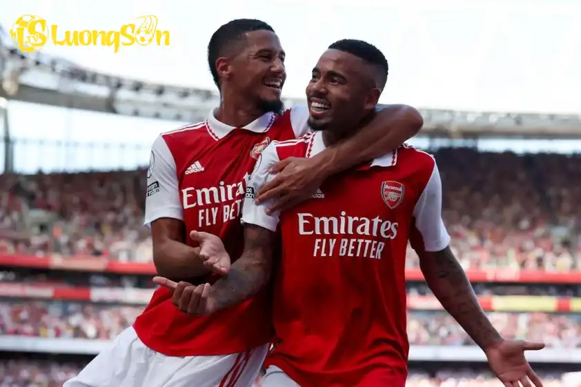 Saliba và các cầu thủ Arsenal ví Jesus như Ronaldo